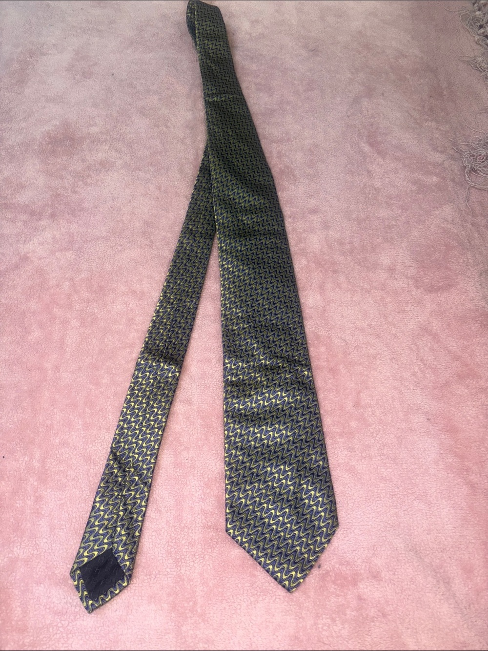 Hermes Men's Zigzag Pattern Silk Tie